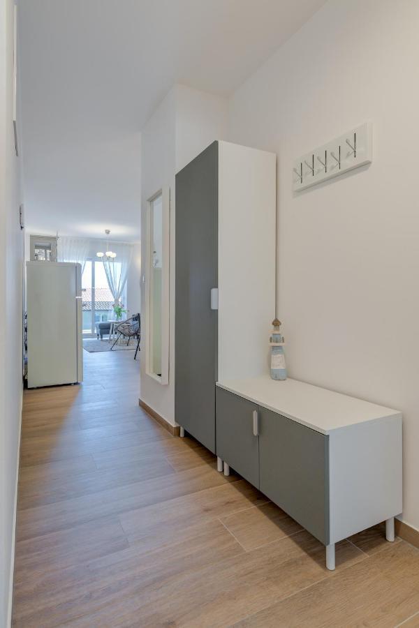 New And Chic Place Near Old Town Of Trogir Zewnętrze zdjęcie